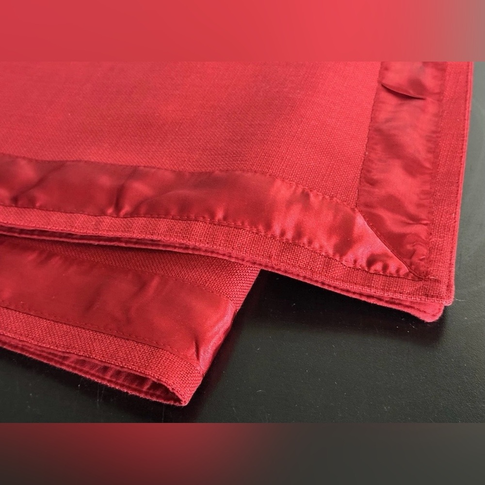 DINNER TABLE RUNNER 68 X 13 BEAUTIFUL LOVE RED SATIN BORDER